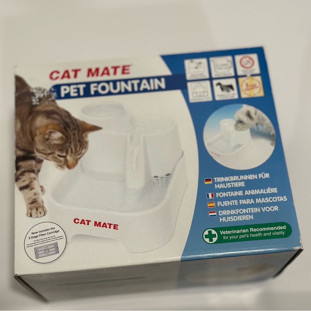 ITEM IS NOT AVAILABLE!! Cat Mate White Pet Fountain. Cats & small dogs.